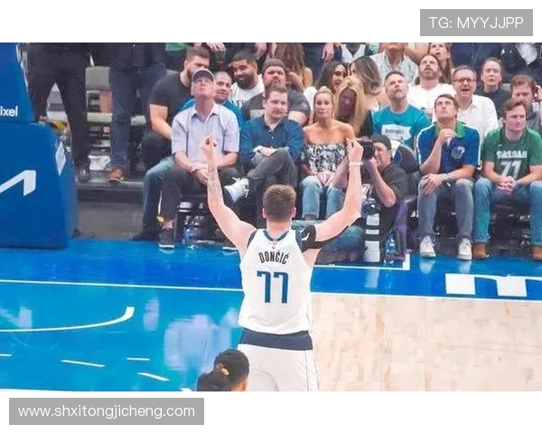 菲尼克斯太阳迎战强敌，季后赛关键战役前瞻与球员表现分析